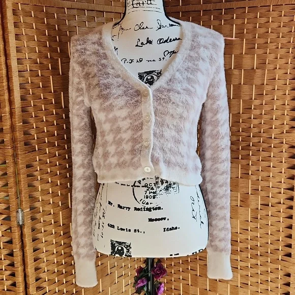 Aeropostale, Women's Super Soft, Fuzzy Pink Fall, Cropped Button-Up, Sweater - Picture 2 of 9